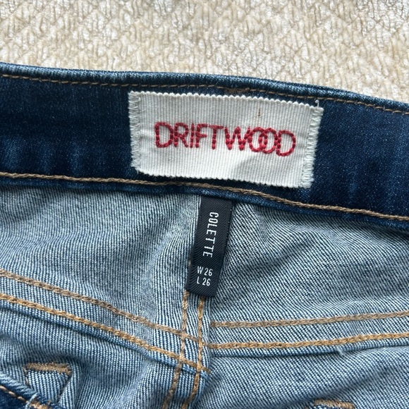 YELLOWSTONE BOHO FRAYED HEM STRAIGHT LEG JEAN BY DRIFTWOOD - Picture 7 of 9